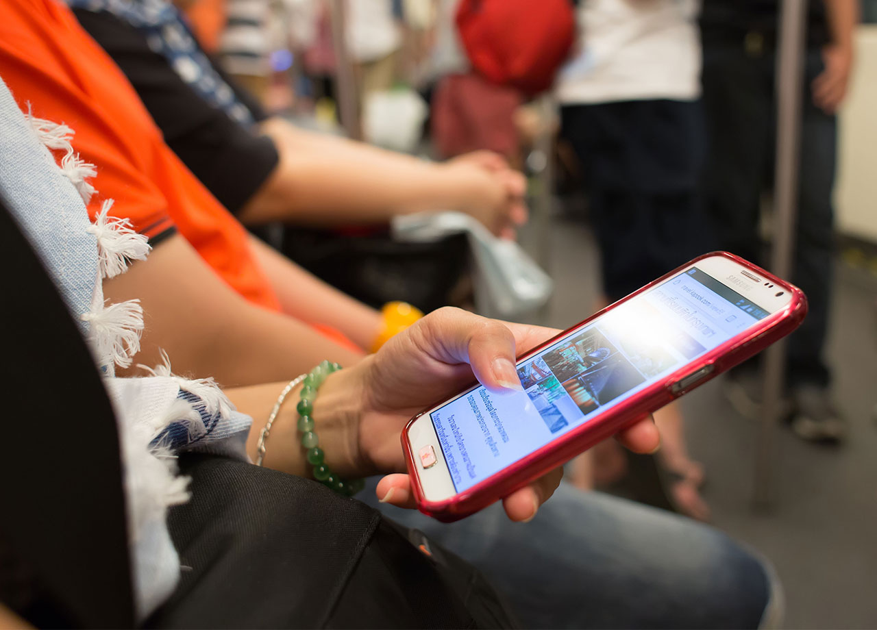 woman-reading-phone-train