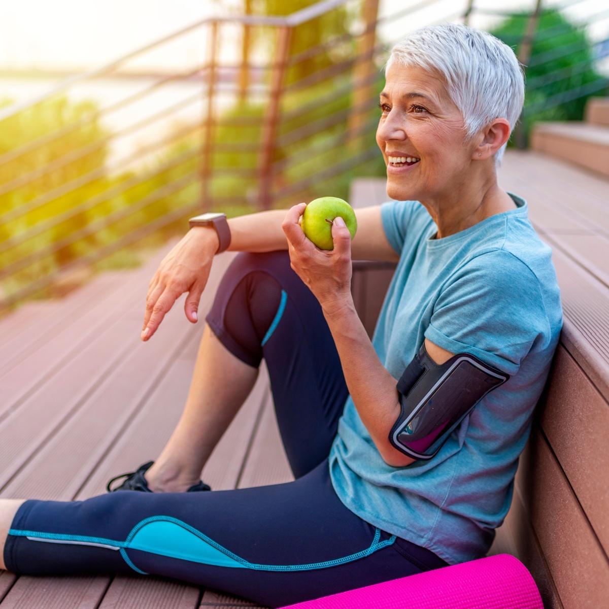 woman eating an apple