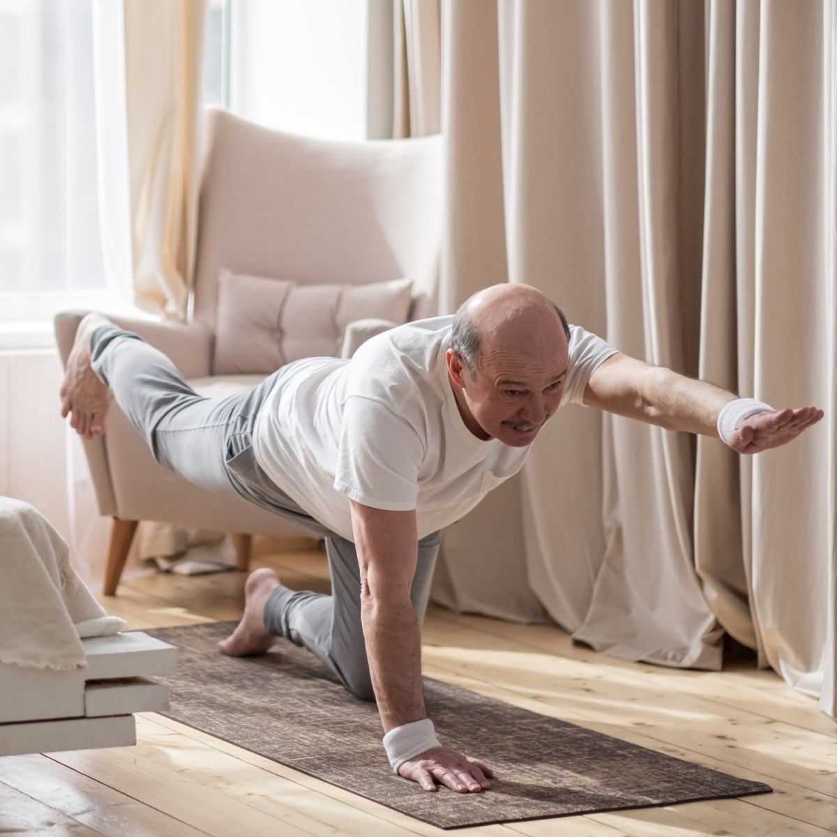 man doing bird dog exercise