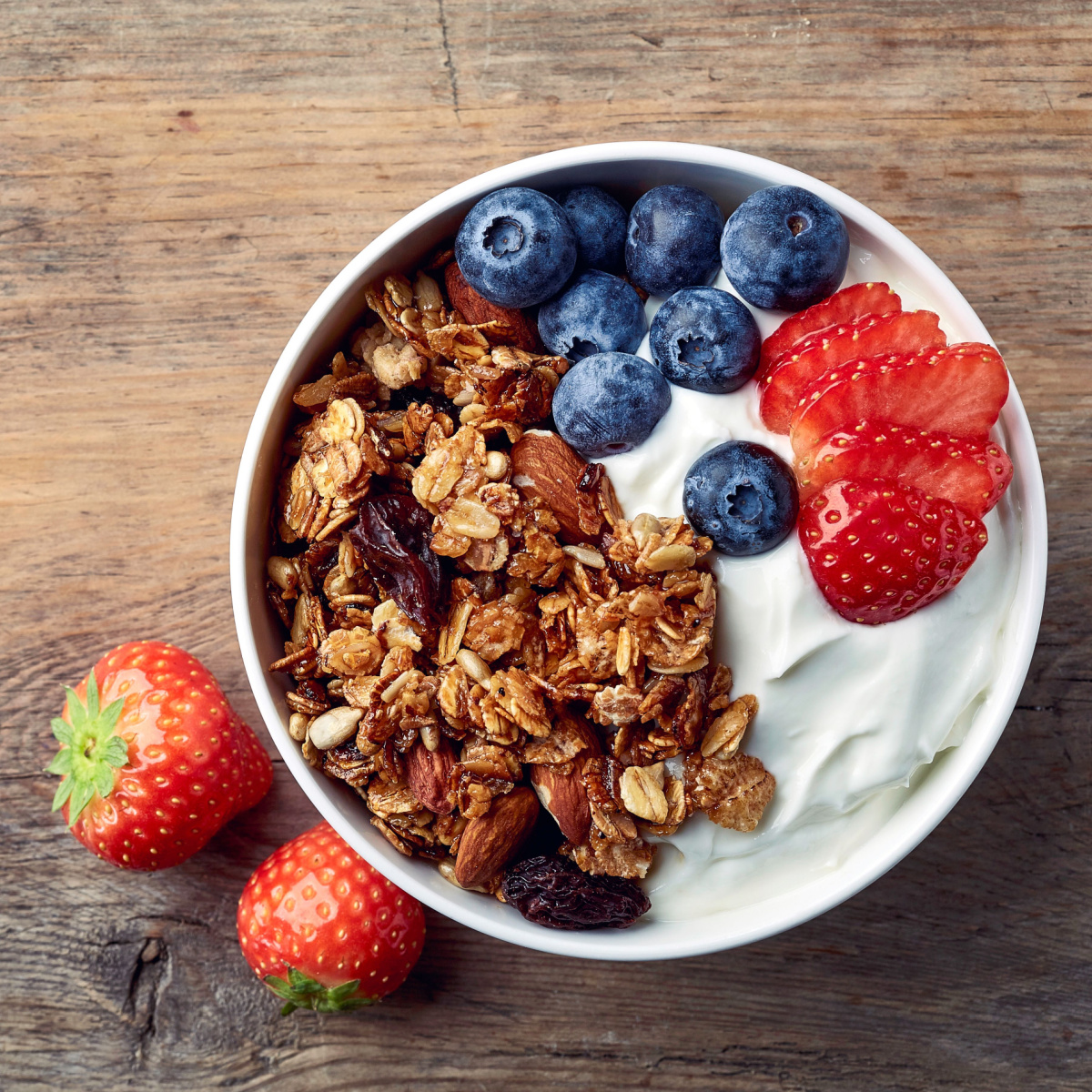 greek yogurt with berries