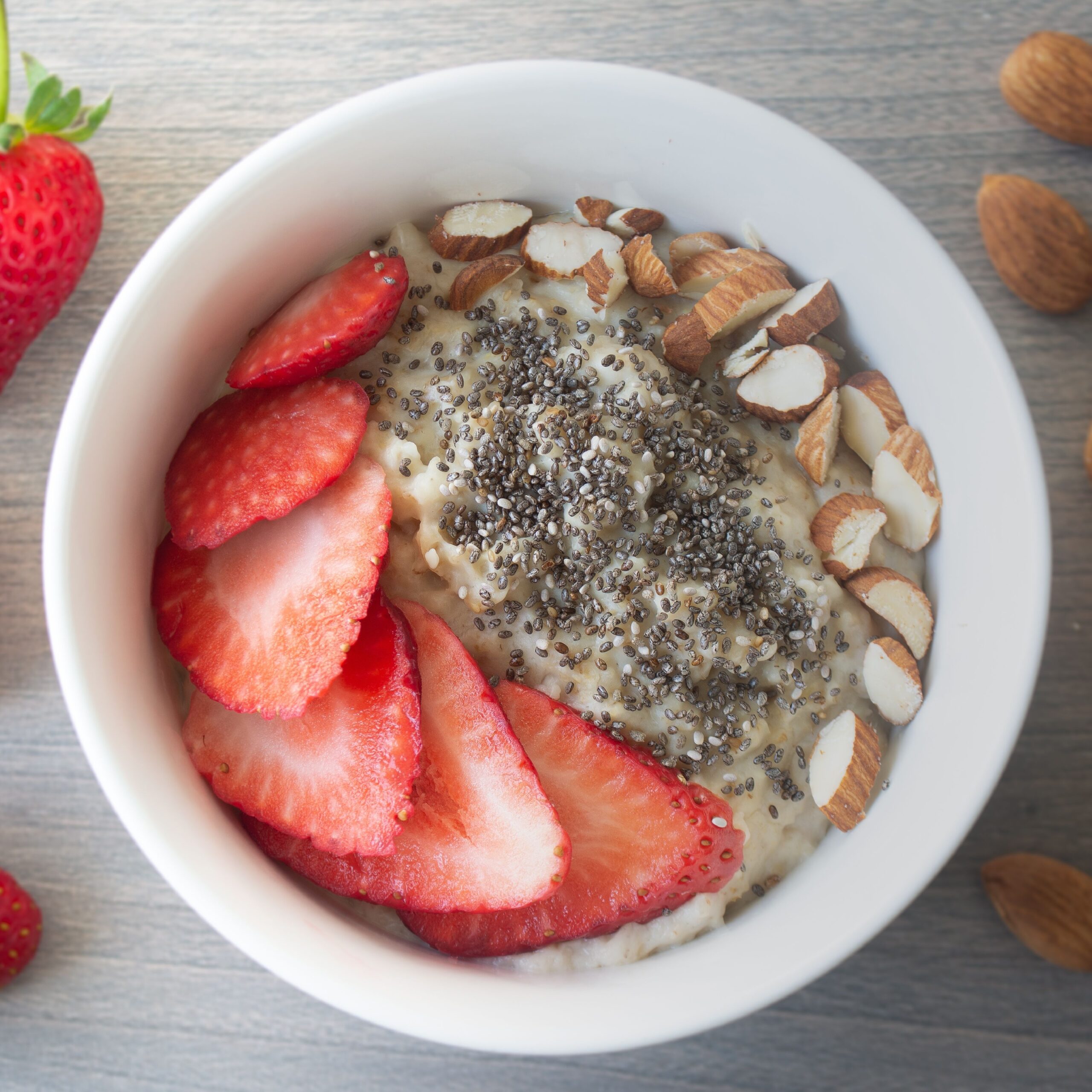 oatmeal with chia seeds almonds and strawberries