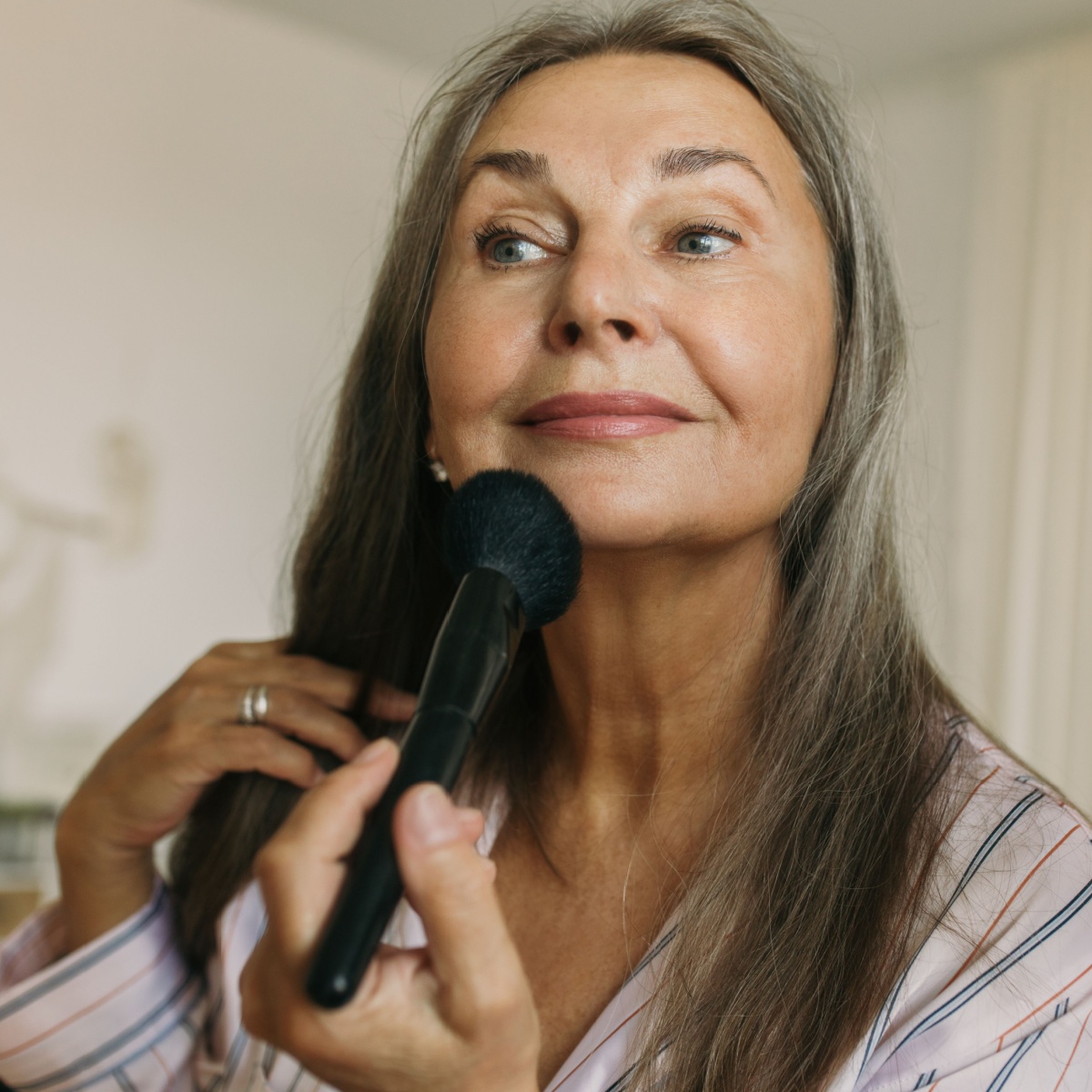 How to Prevent Wrinkles: 4 Expert Tips