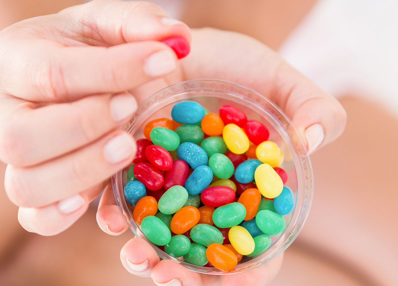 woman-eating-jellybeans