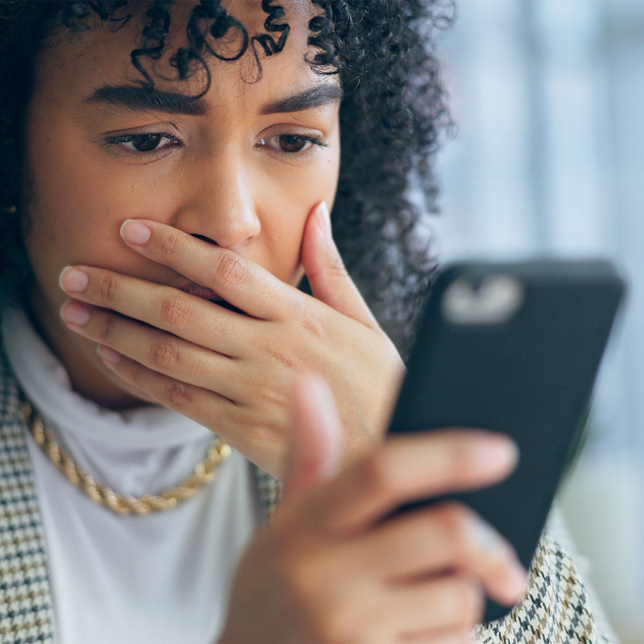 woman-shocked-phone