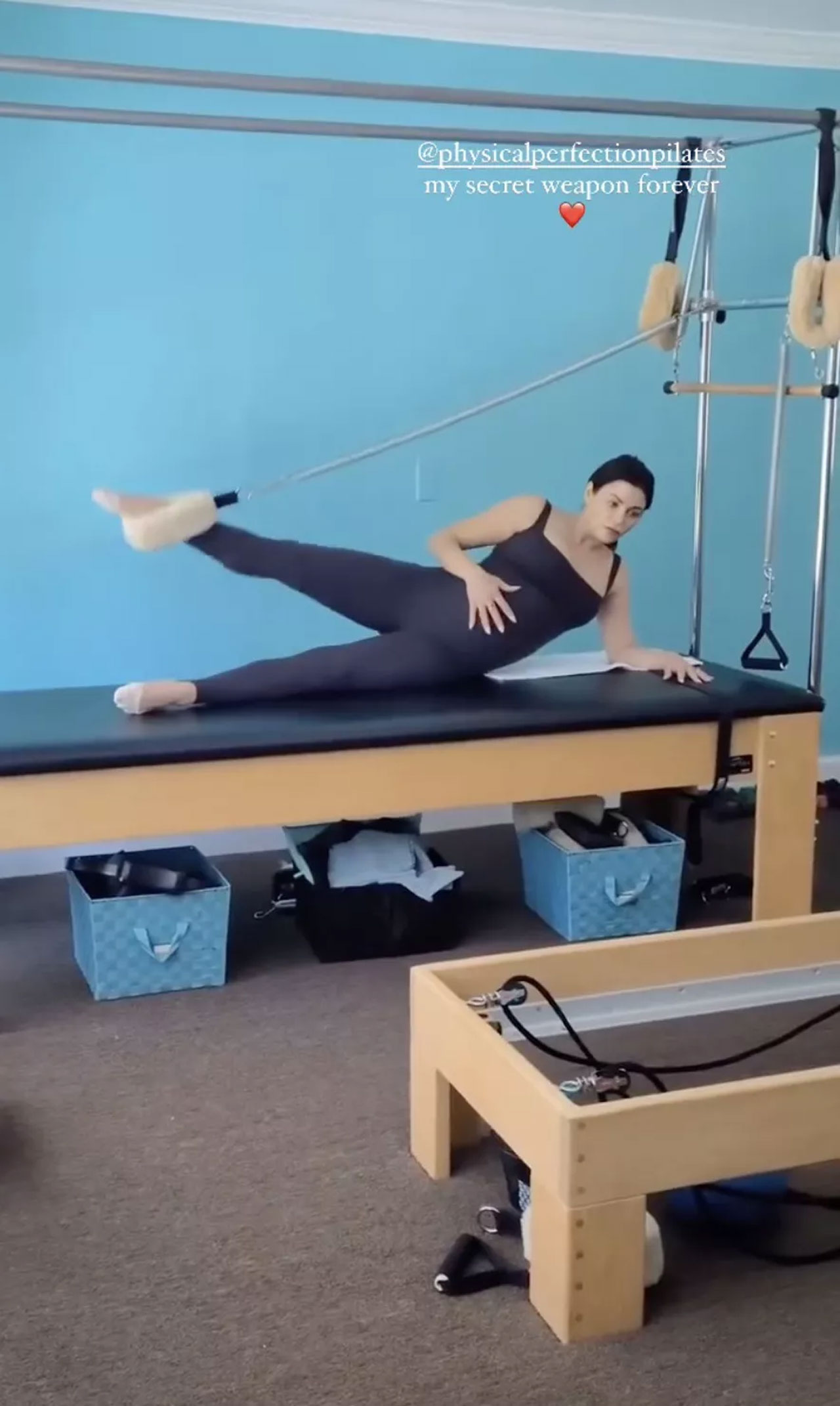 jenna dewan doing pregnant pilates in skims