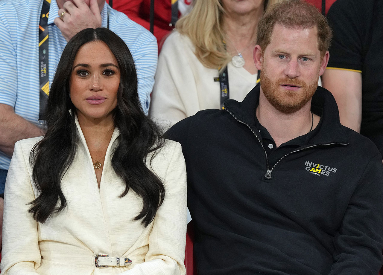 Prince Harry with Meghan Markle watching seated volleyball day 2 Invictus Games