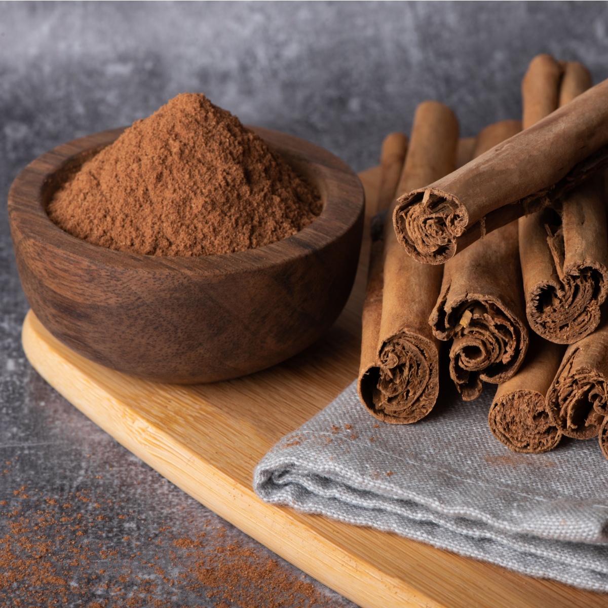 cinnamon powder and sticks