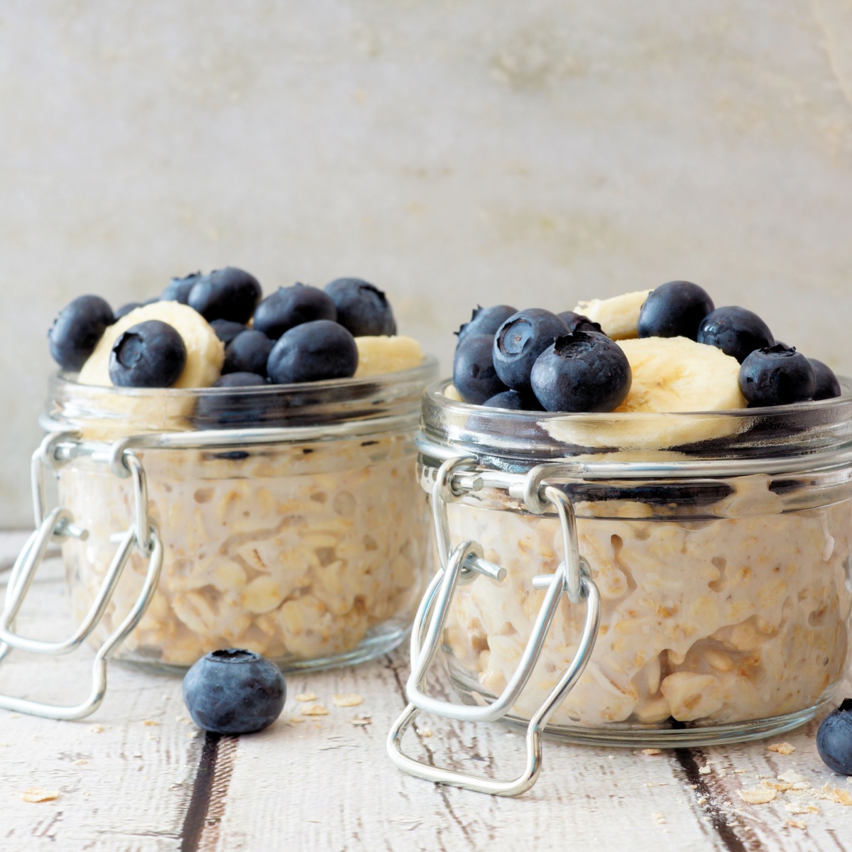 jars of overnight chia pudding