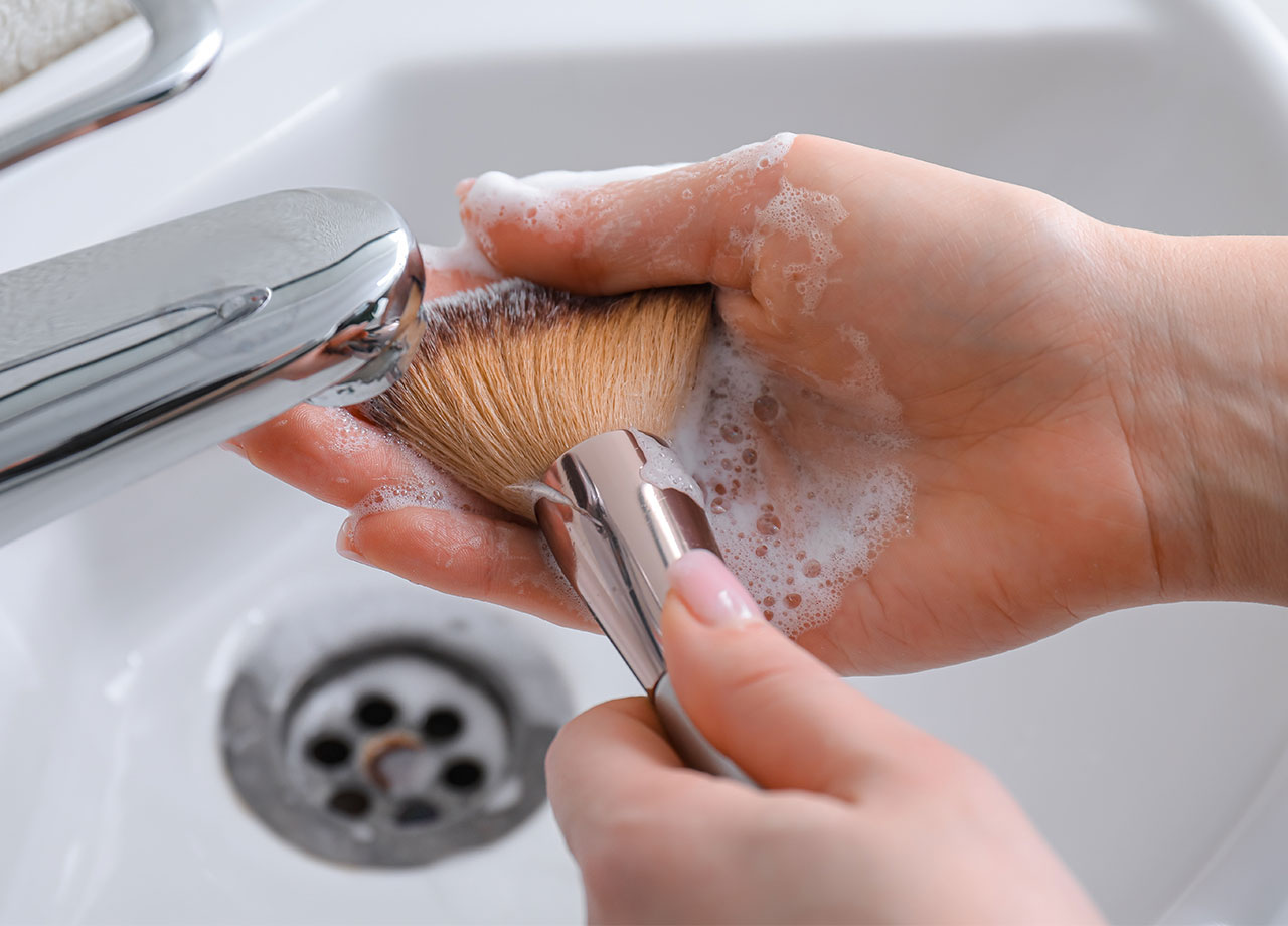 cleaning-makeup-brushes