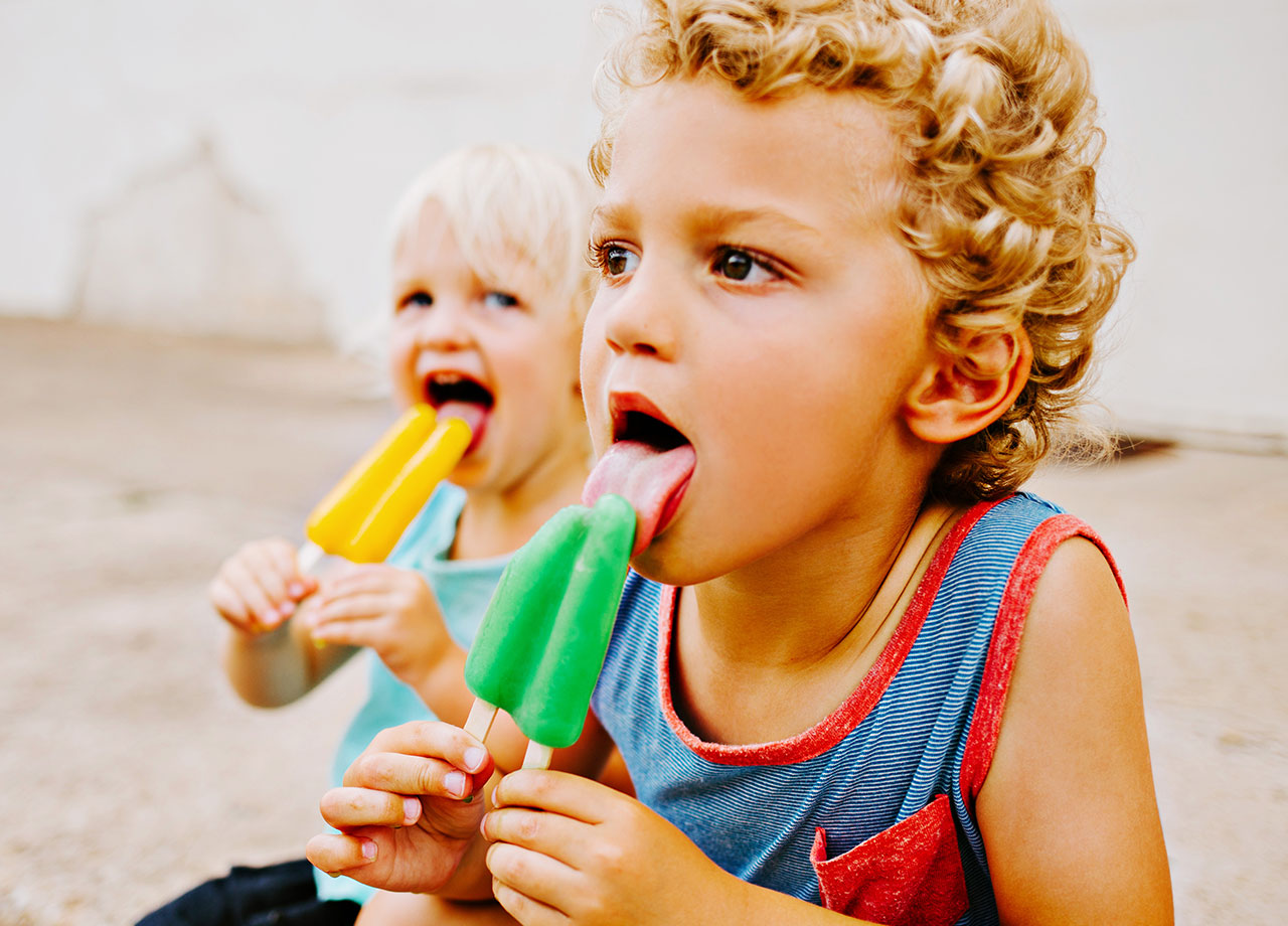 kids eating ice pops