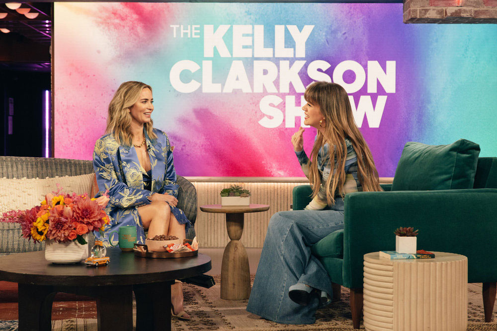 emily blunt chatting on the kelly clarkson show