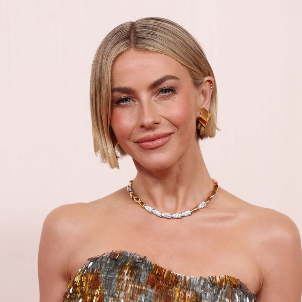 Julianne Hough Is A Vision In A Chic Belted Dress At A Gala Performance In  NYC - SHEfinds