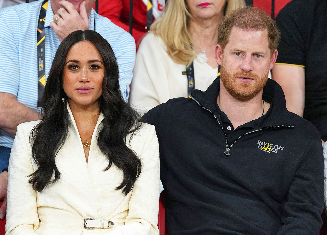 Meghan Markle and Prince Harry watcing seated volleyball day 2 Invictus Games