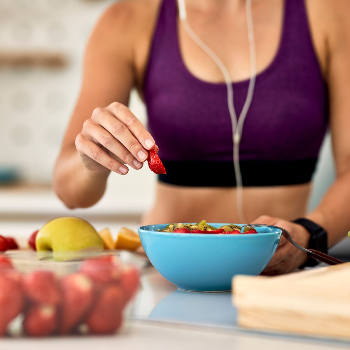 woman making breakfast