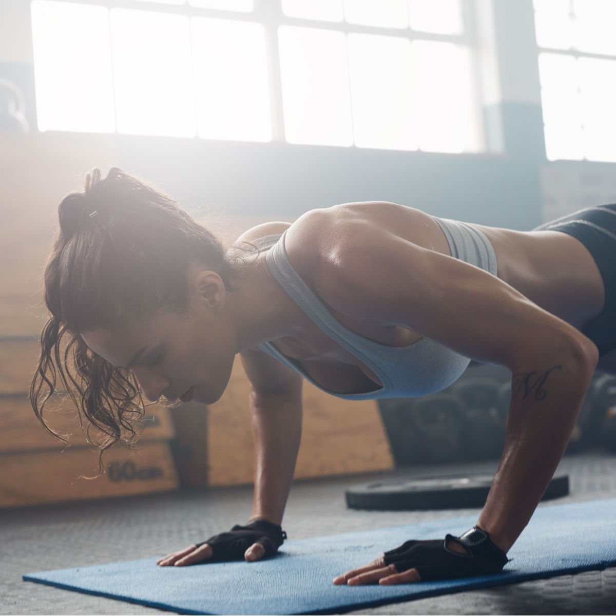 woman doing push ups