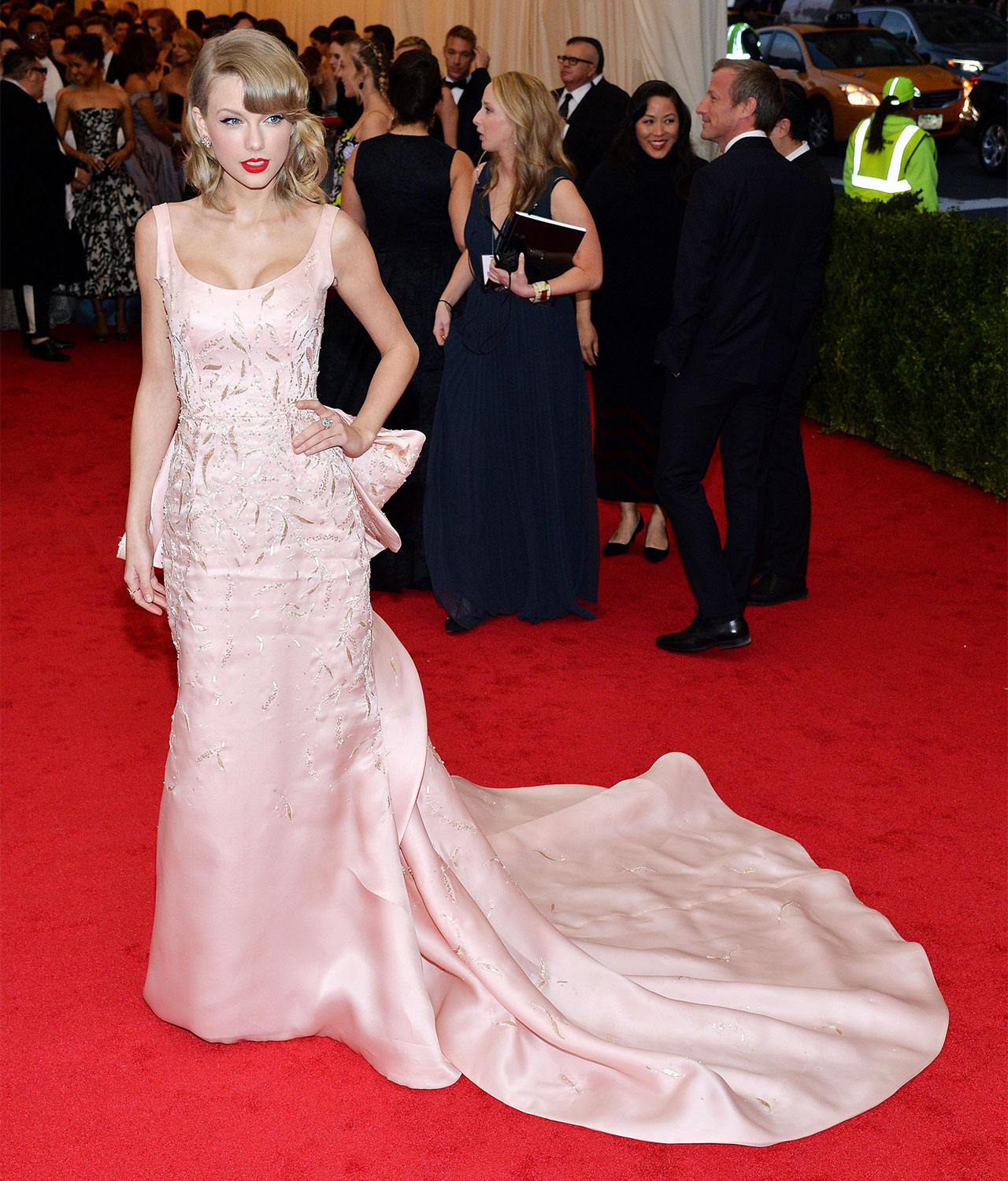 Taylor Swift Met Gala 2014 Oscar de la Renta gown