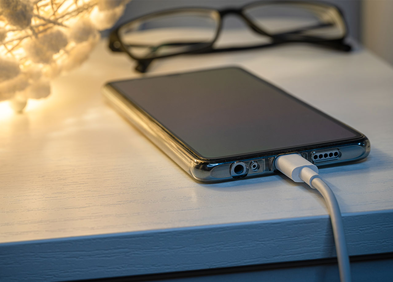 phone-charging-nightstand