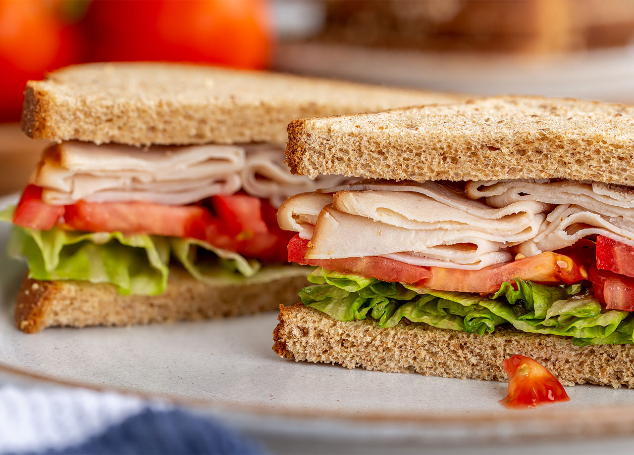 turkey deli sandwich with tomato