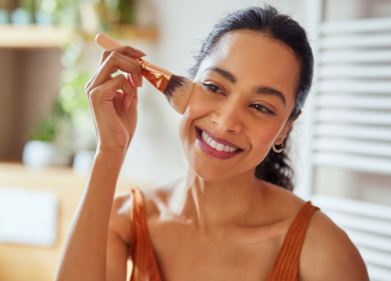 woman-applying-makeup