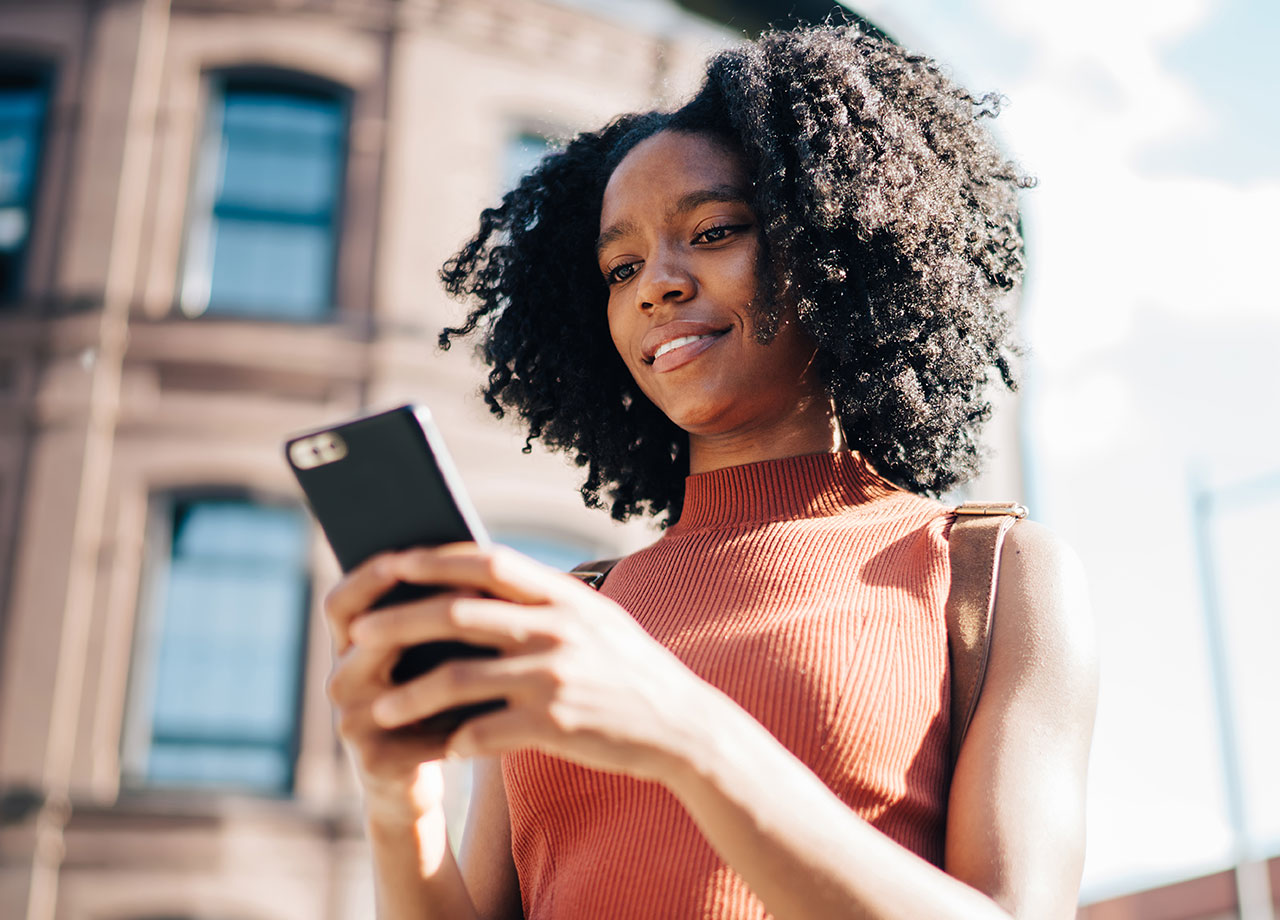 woman-using-iphone