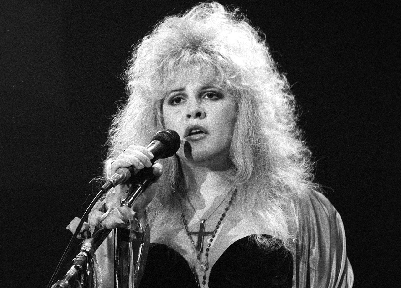 Stevie Nicks frizzy waves hair