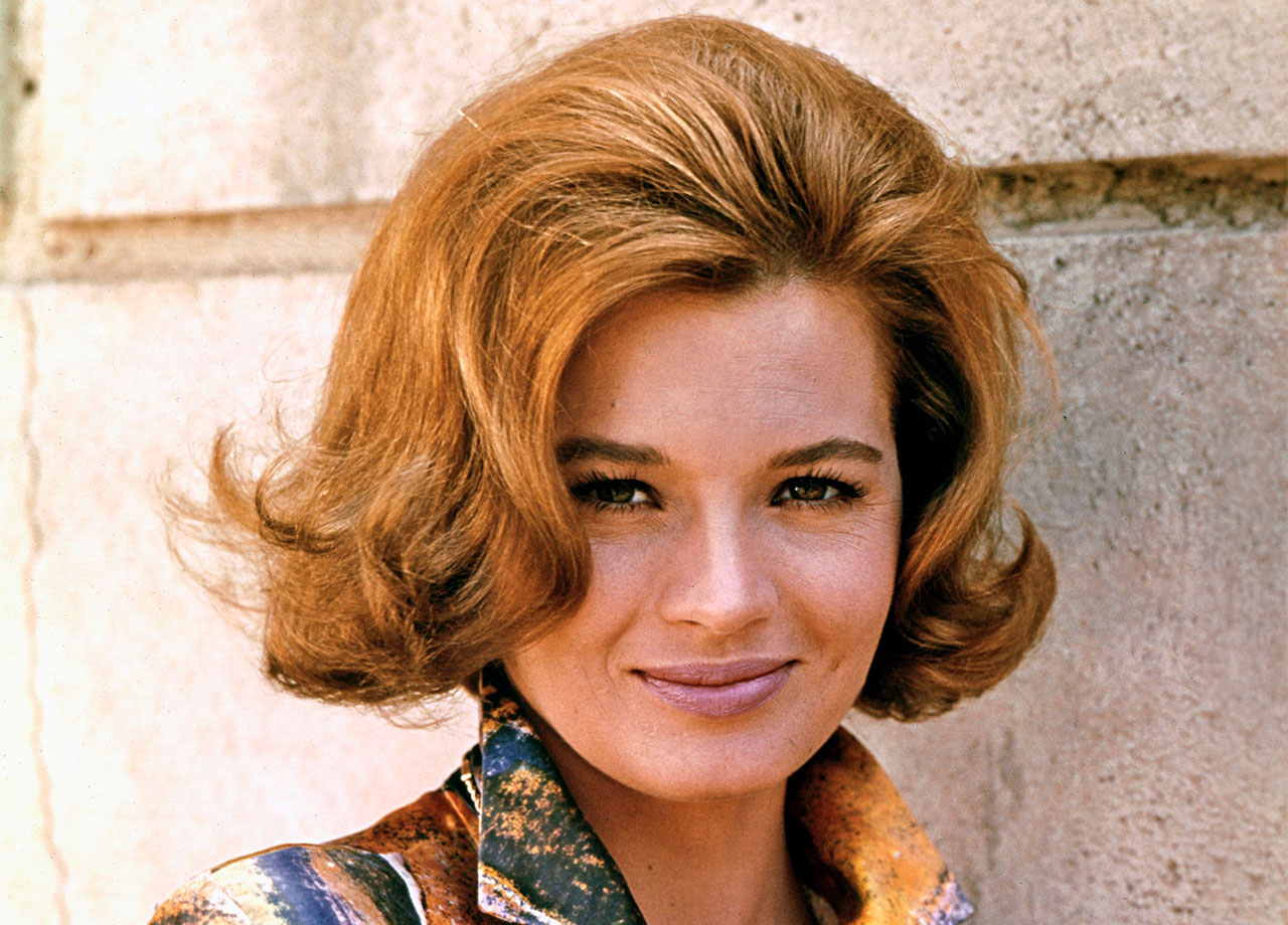 Angie Dickinson 1963 flicks hairstyle