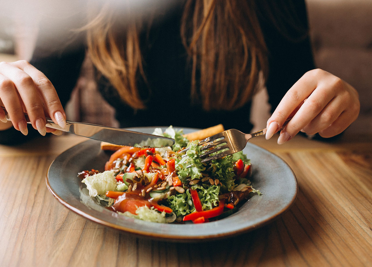 woman-eating-nutritious-meal