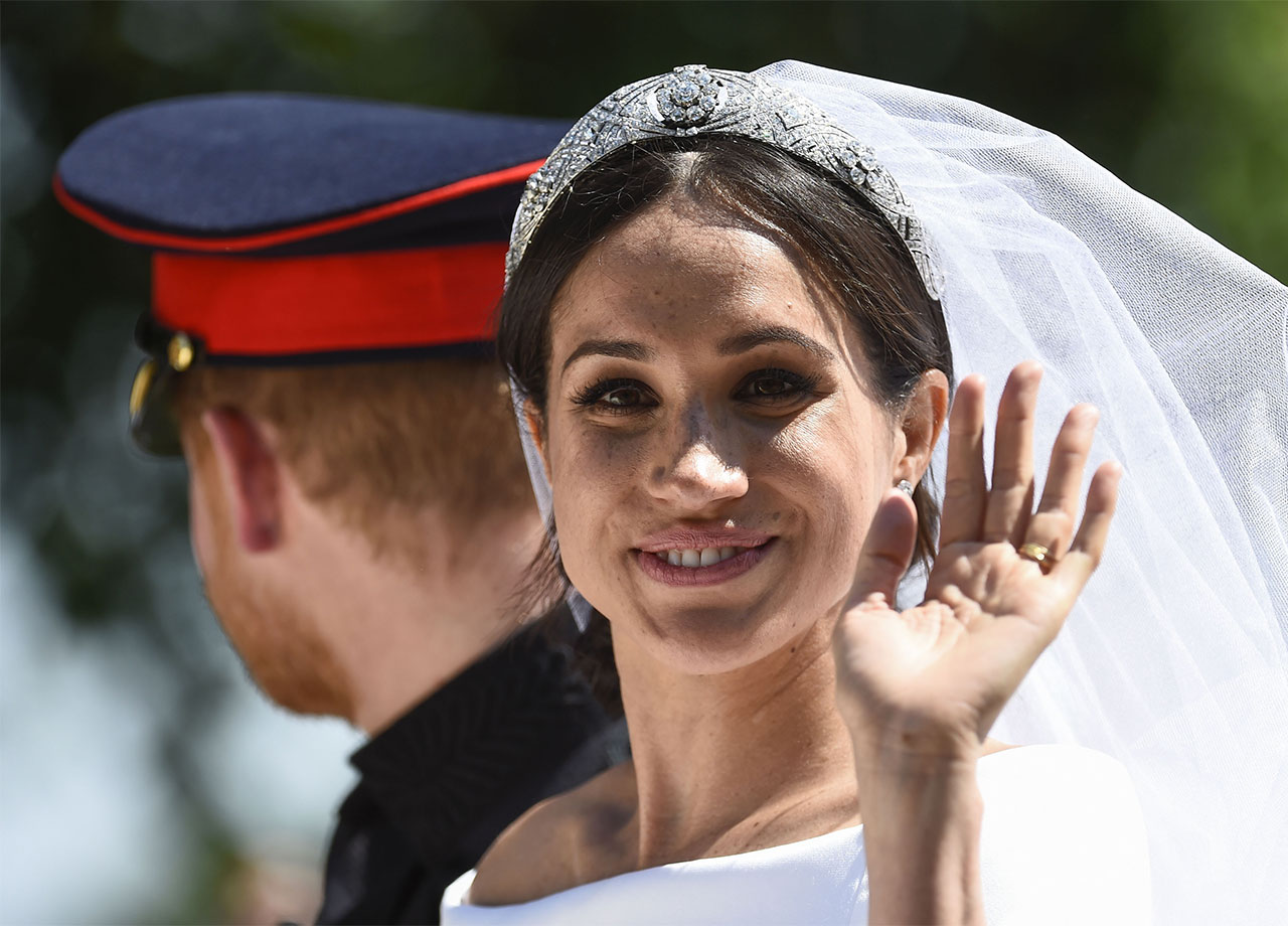 Prince Harry and Meghan Markle royal wedding waving in carriage