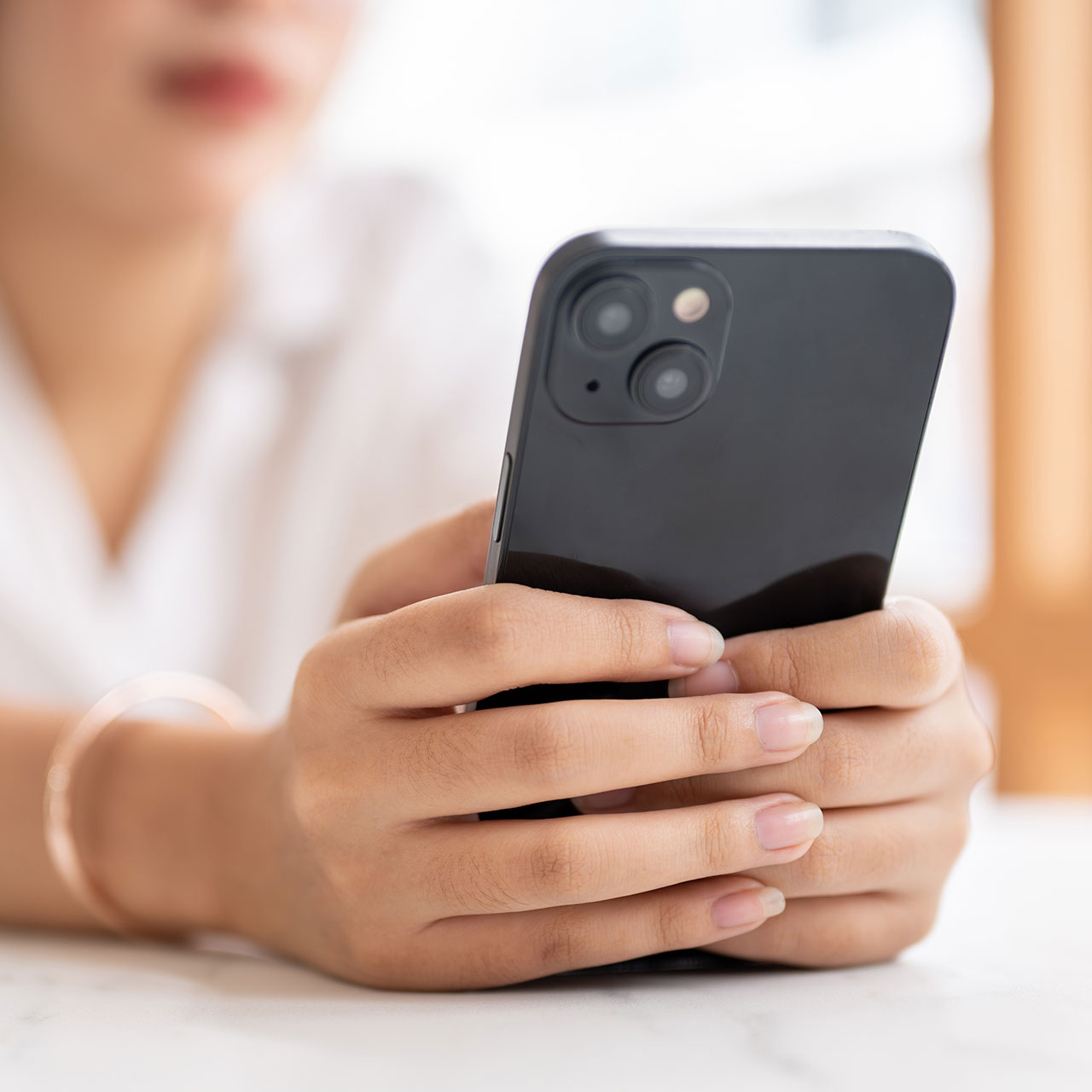 woman-texting-black-iphone