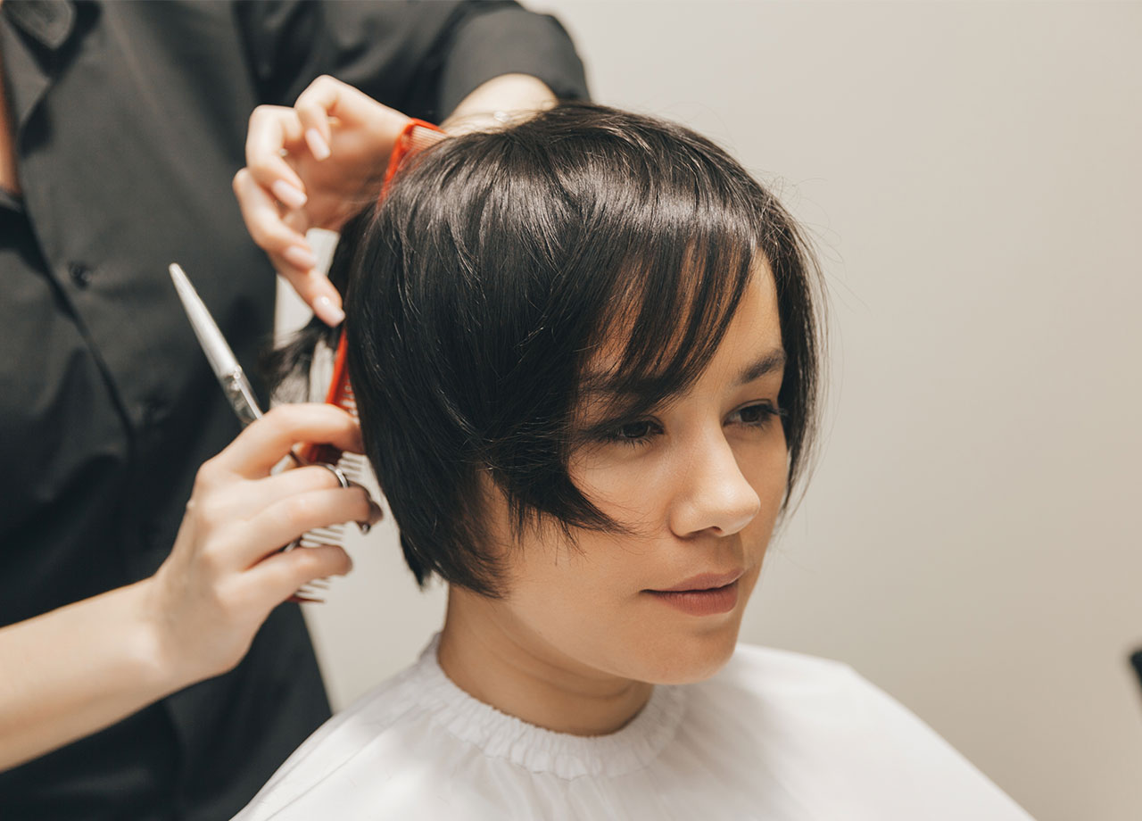 woman-getting-wispy-layers