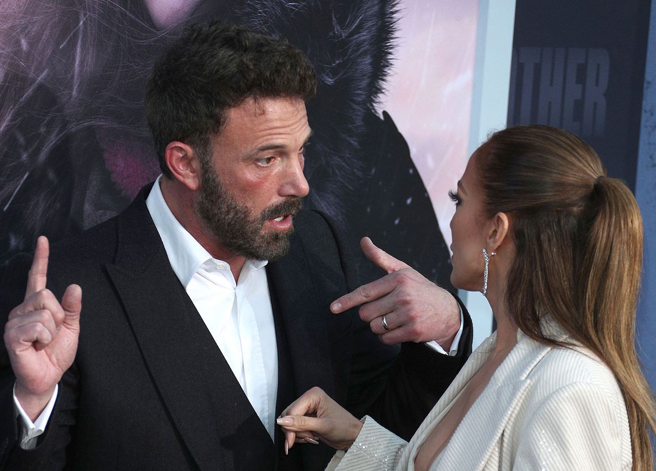 Ben Affleck and Jennifer Lopez arguing at movie premiere