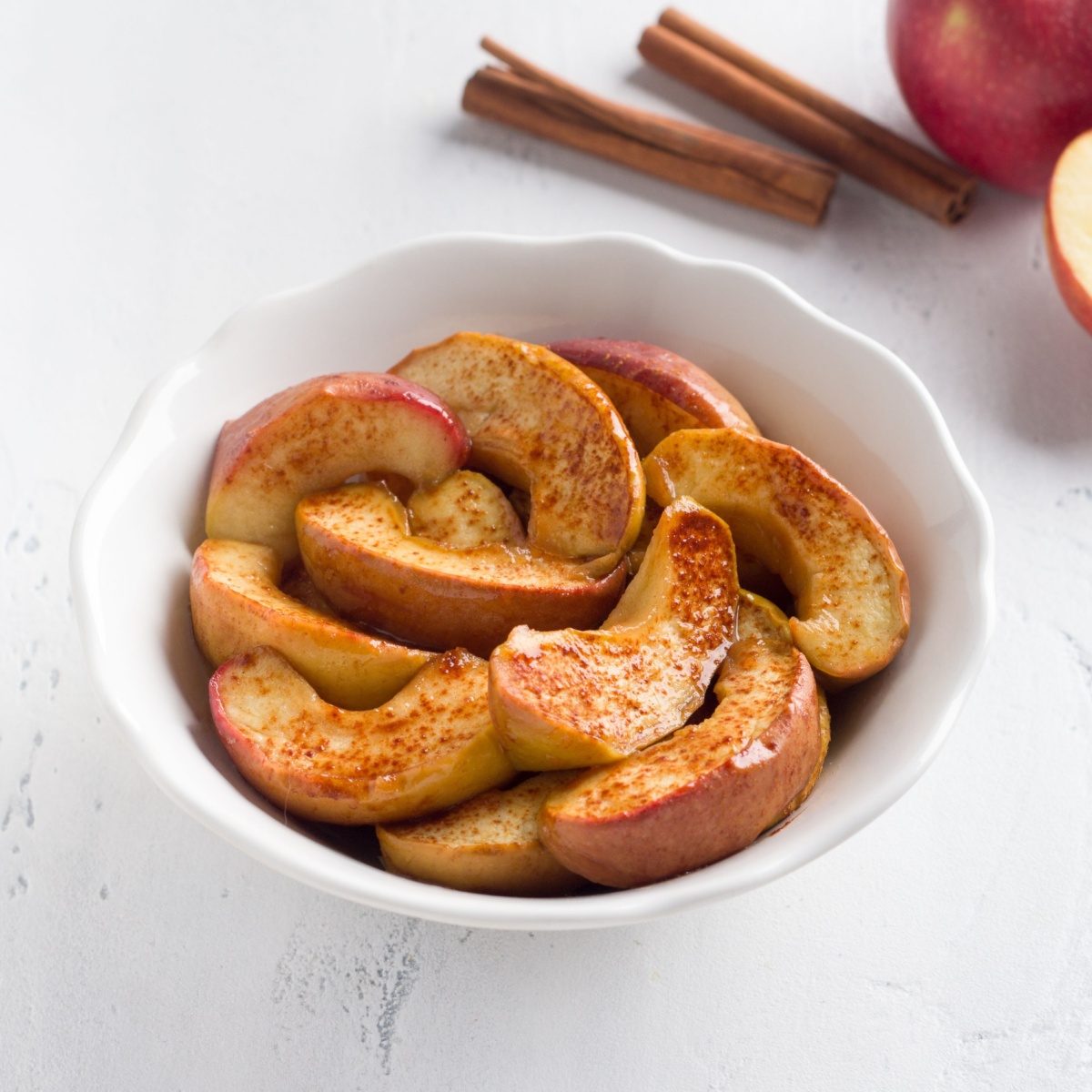 apple slices with cinnamon