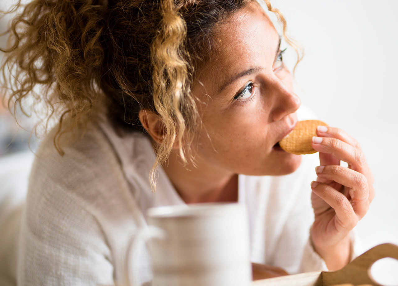 woman-eating-cookies