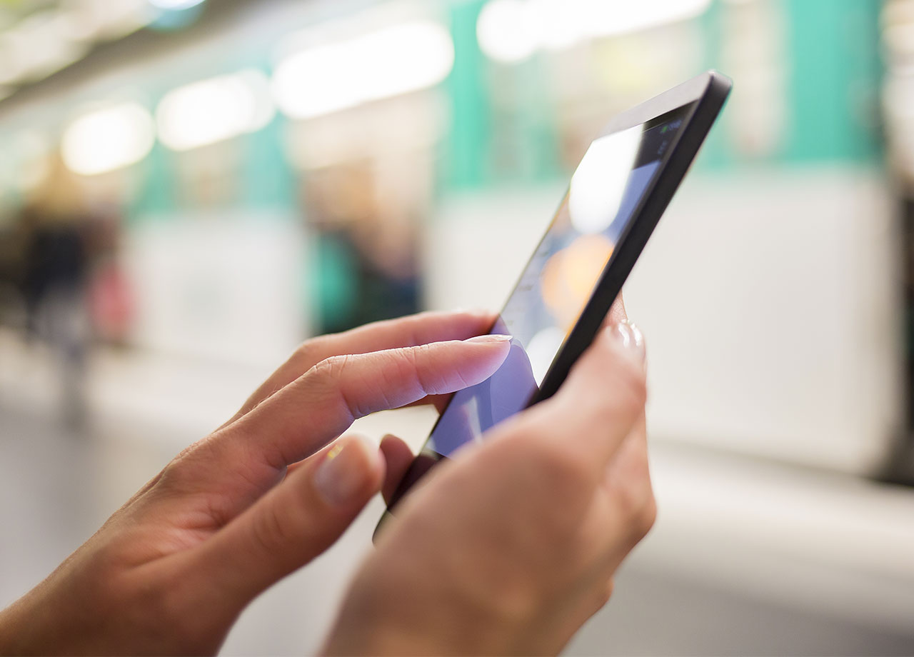 woman-texting-on-iphone