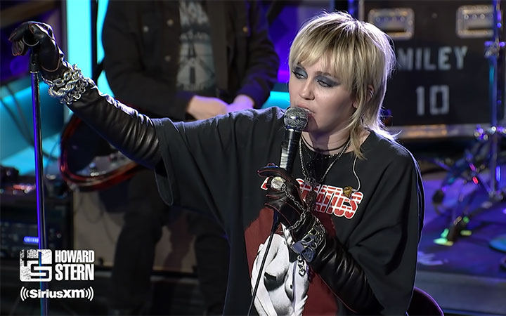 Miley Cyrus talks about Liam Hemsworth on Howard Stern December 2020