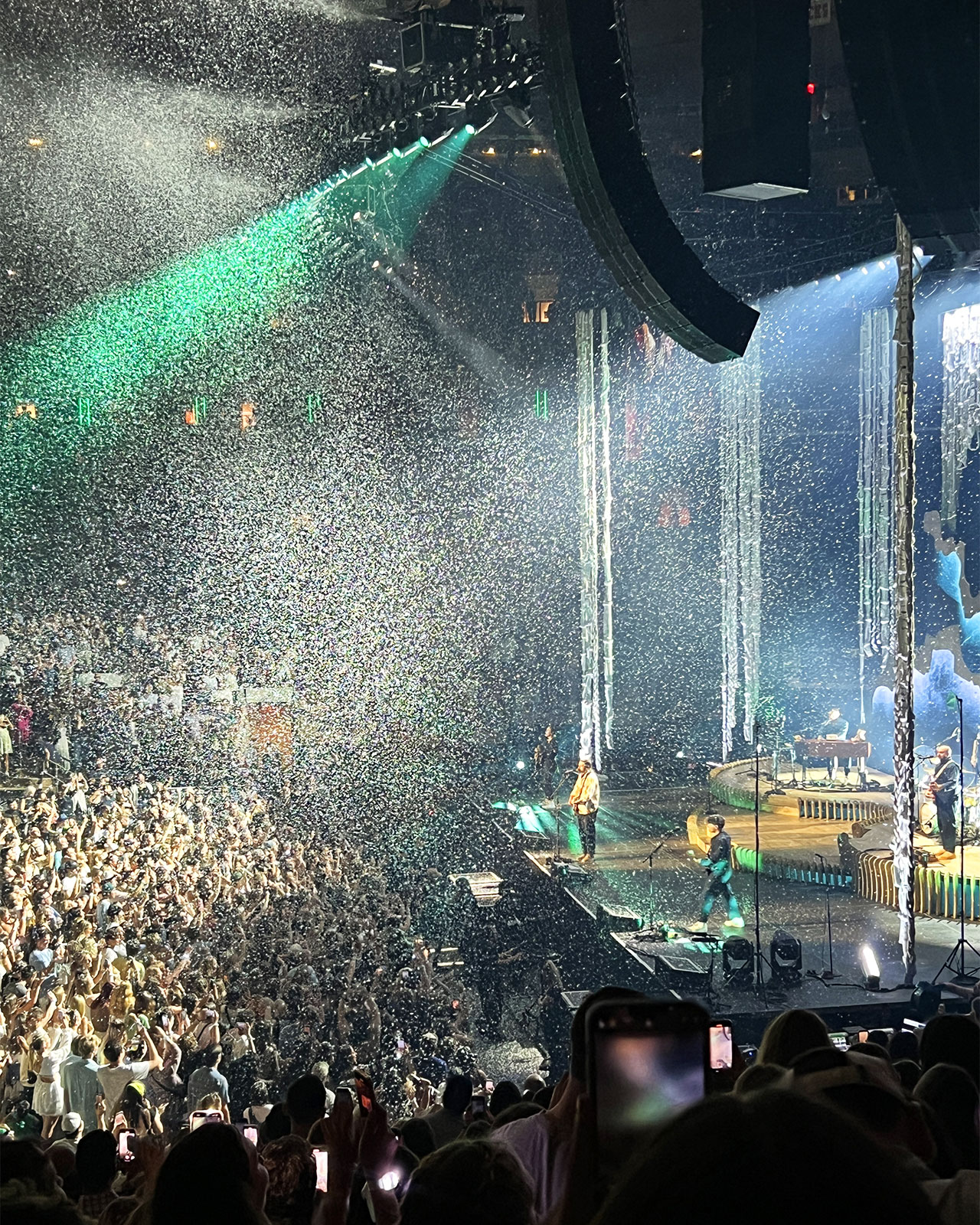 Noah Kahan playing at Madison Square Garden