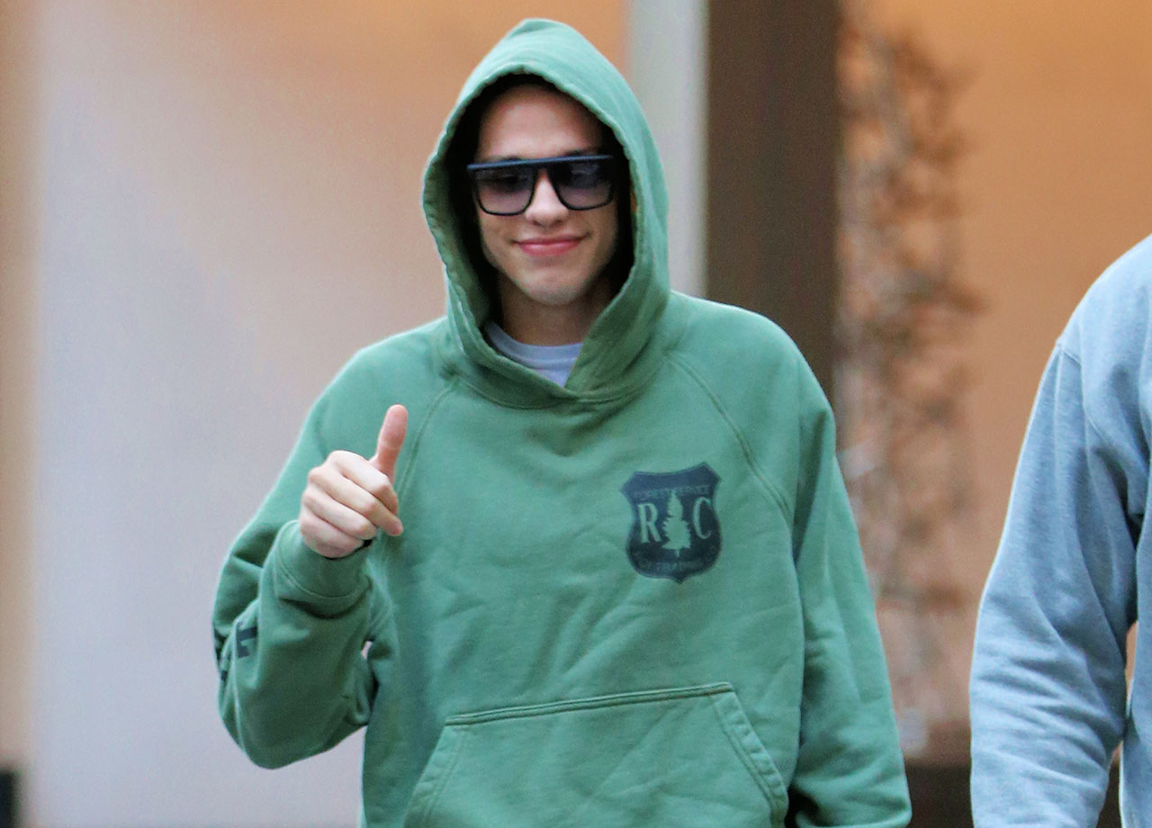 Pete Davidson peace sign thumbs up Bupkis set