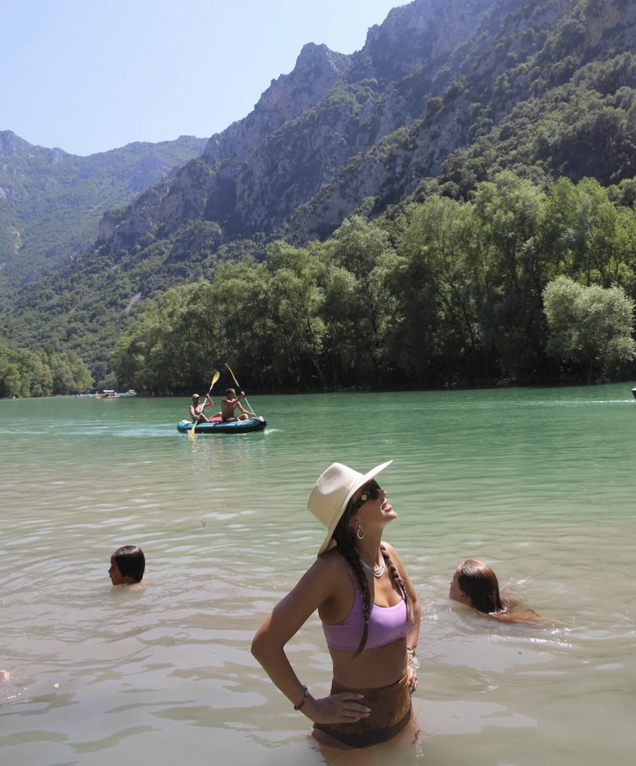 jessica alba bikini photo at beach in france