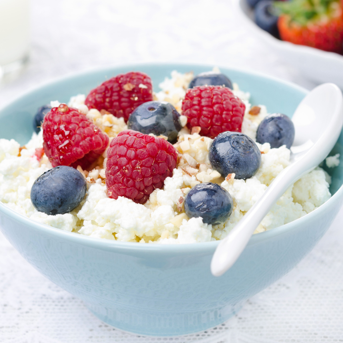 cottage cheese with berries