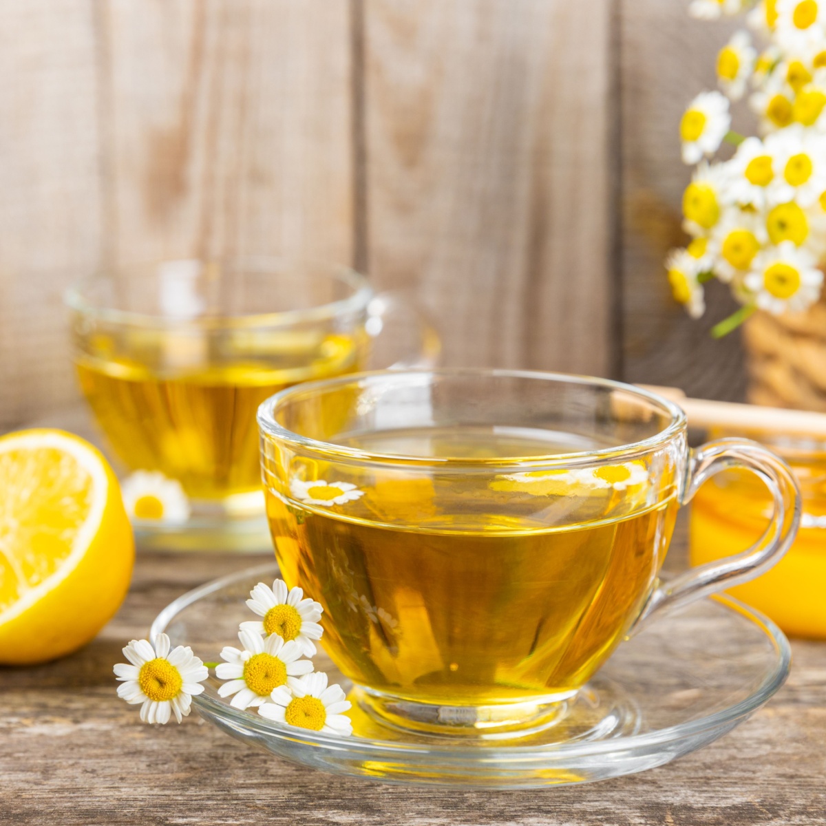 chamomile tea with lemon