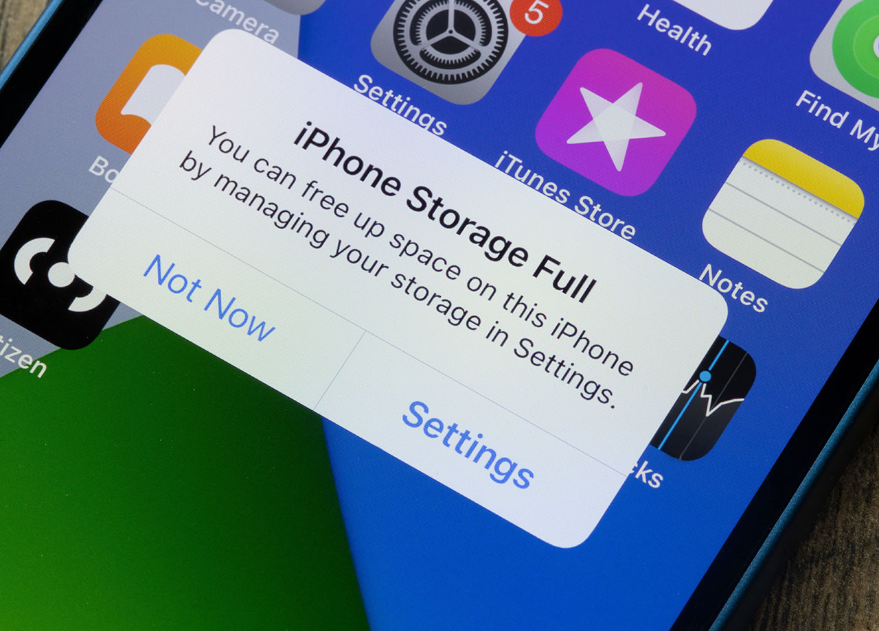 iphone-storage-full-screen
