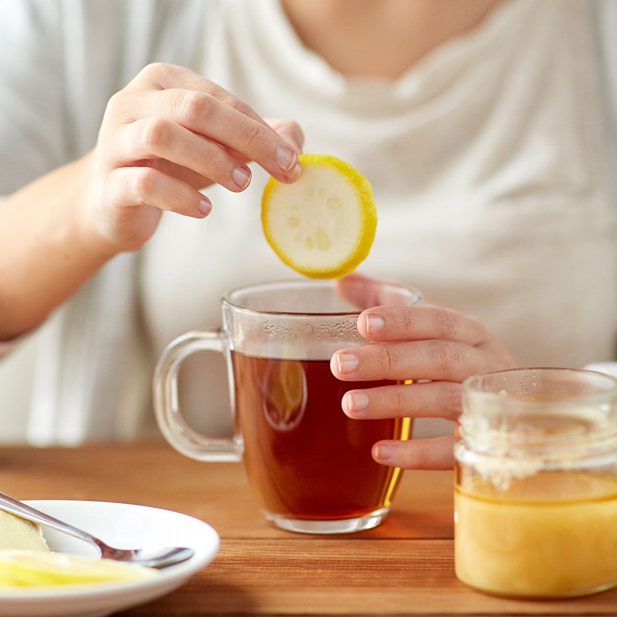 black tea with lemon