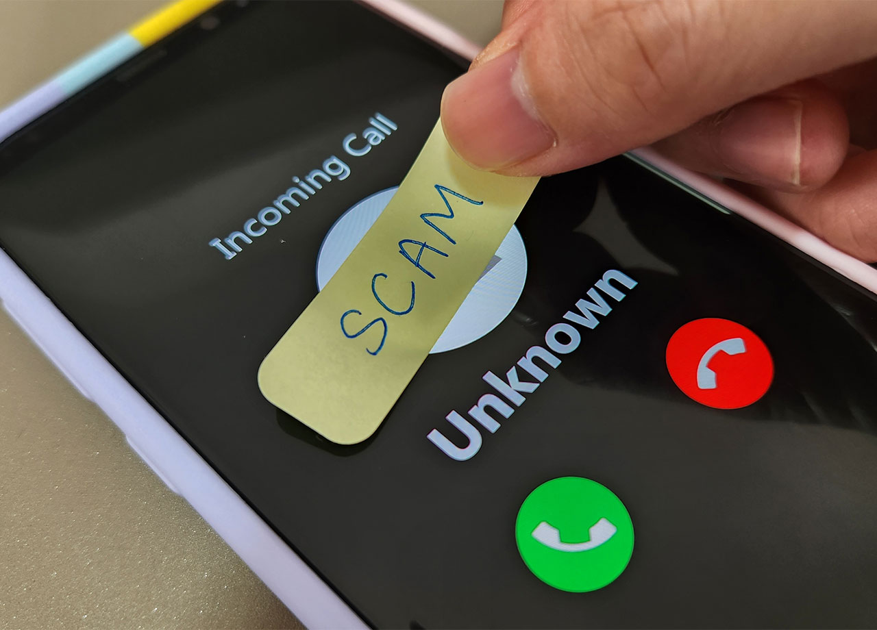 unknown-incoming-call-scammer