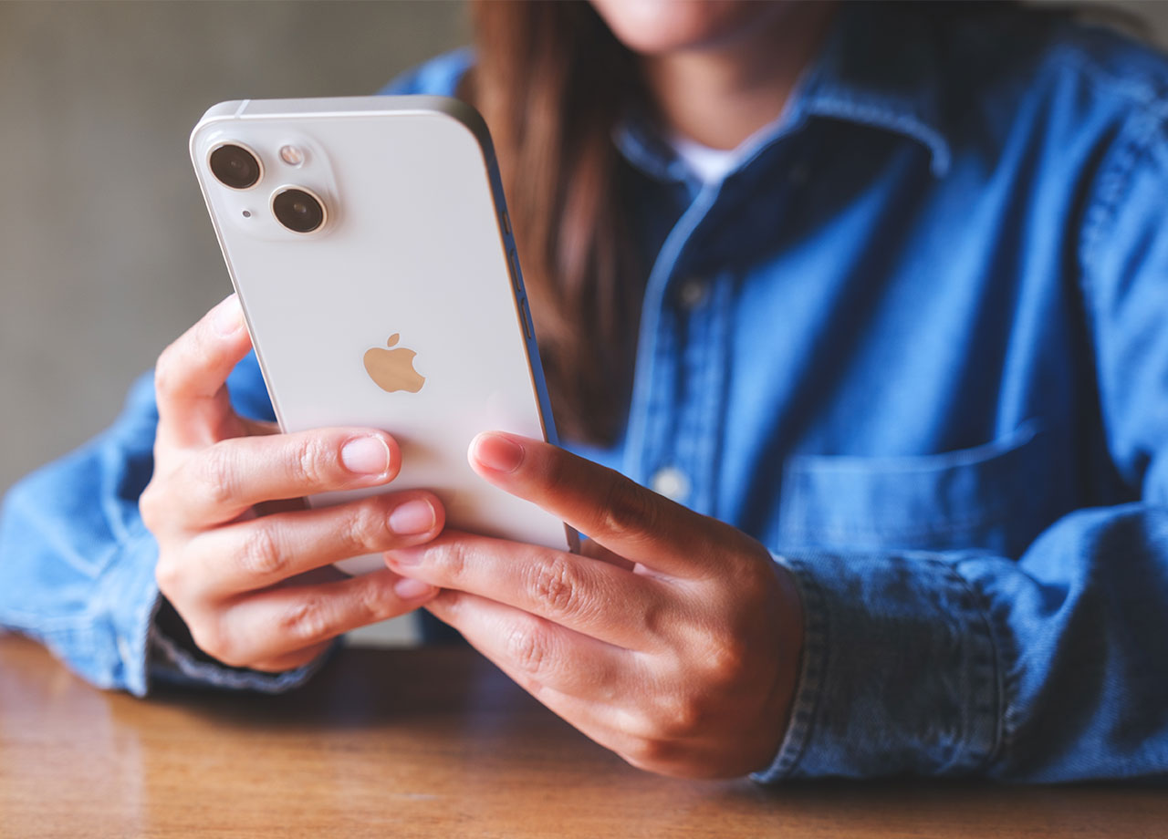 woman-looking-at-iphone