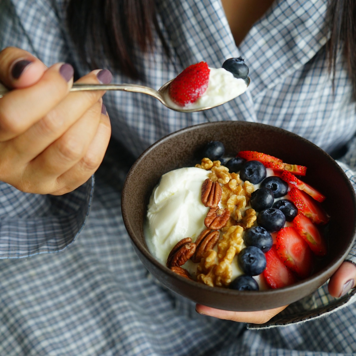 greek yogurt with berries