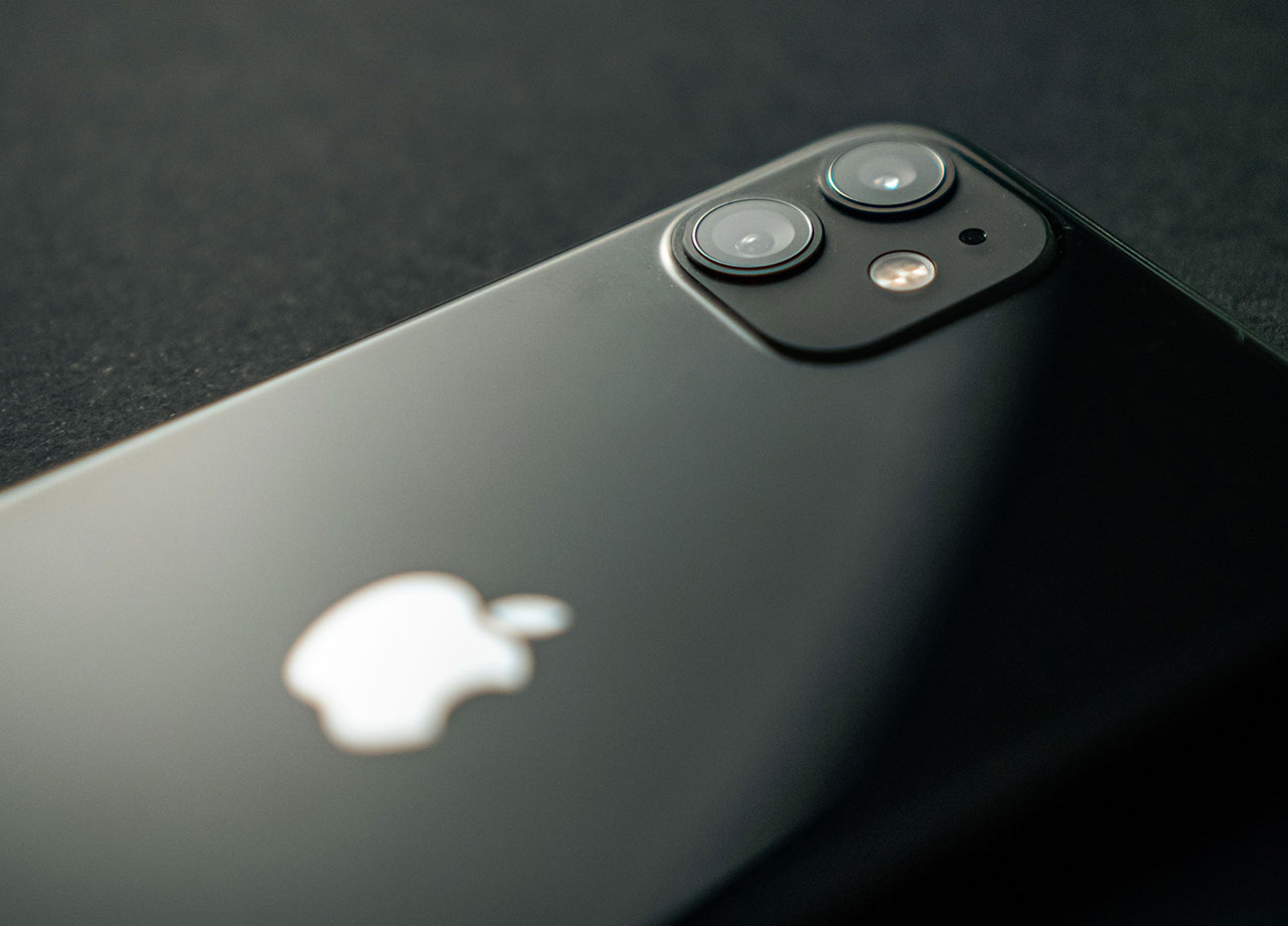 black-iphone-camera