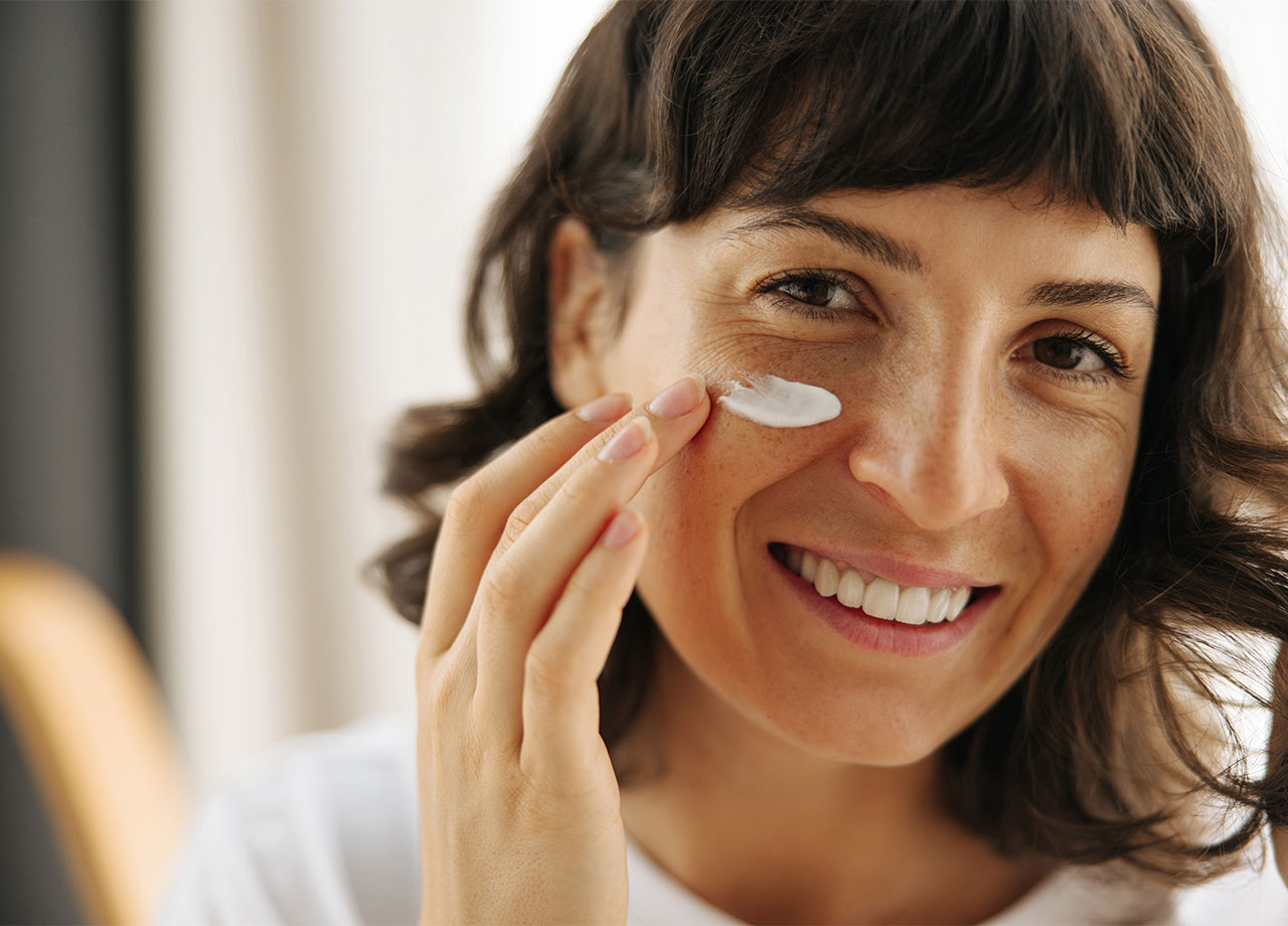 woman-using-face-cream