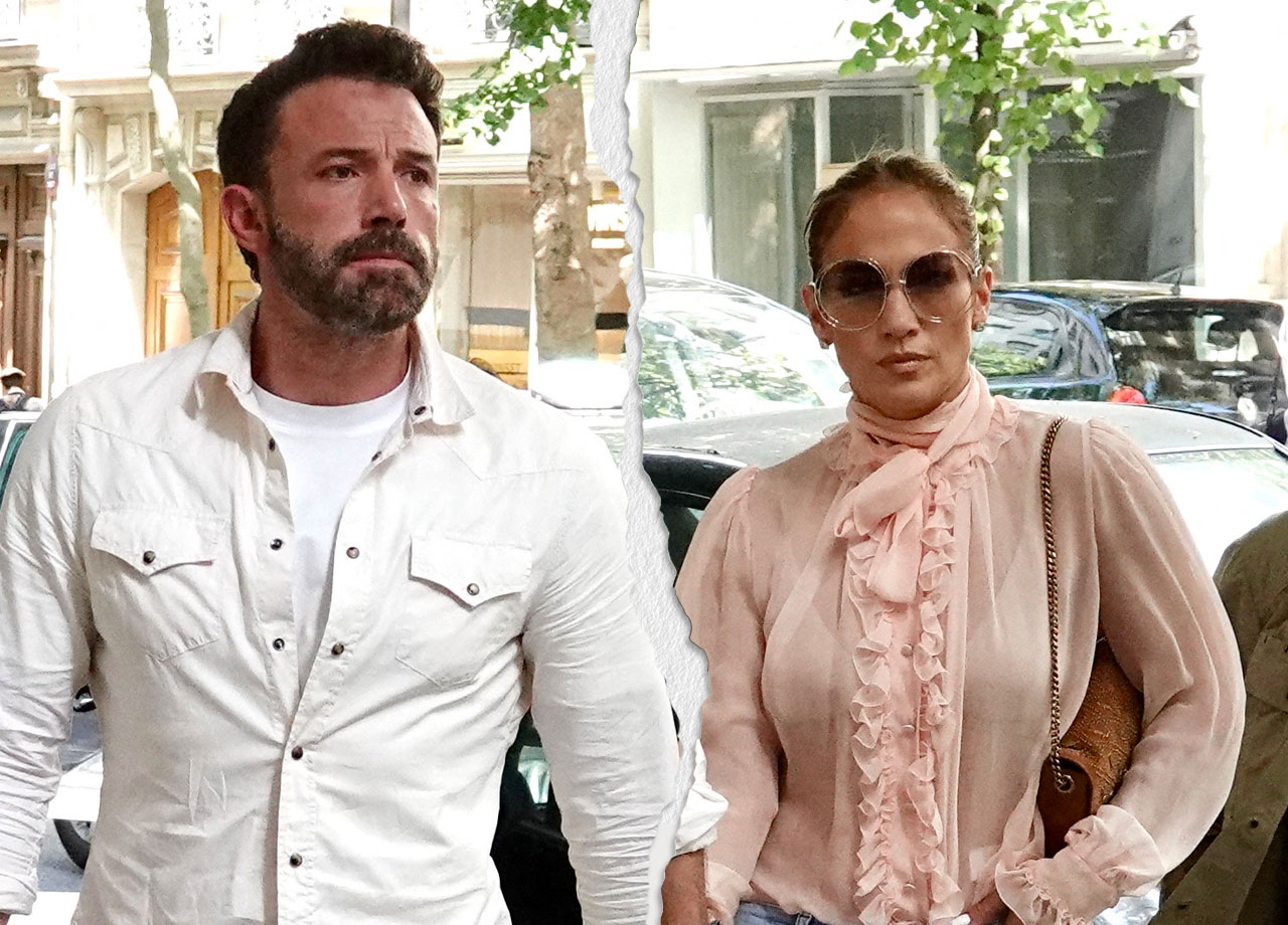 Ben Affleck and Jennifer Lopez ripped photo