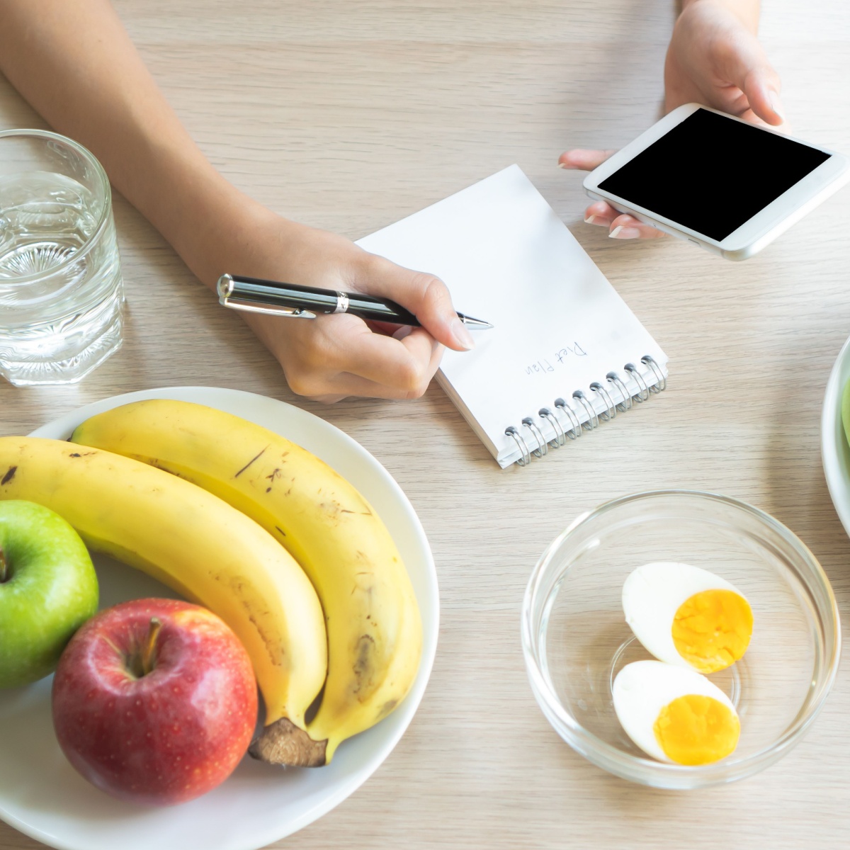 woman creating a calorie deficit