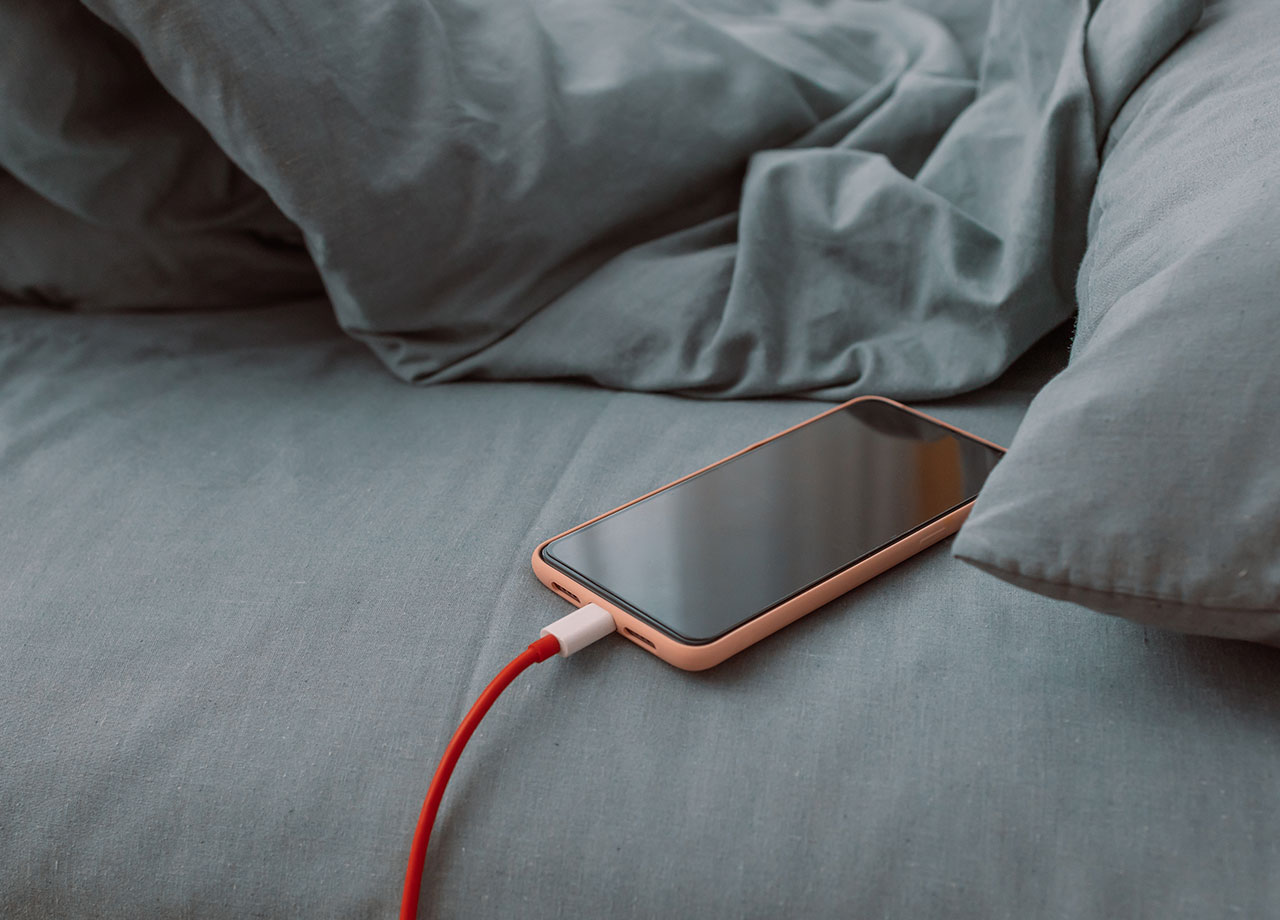 phone-charging-bed